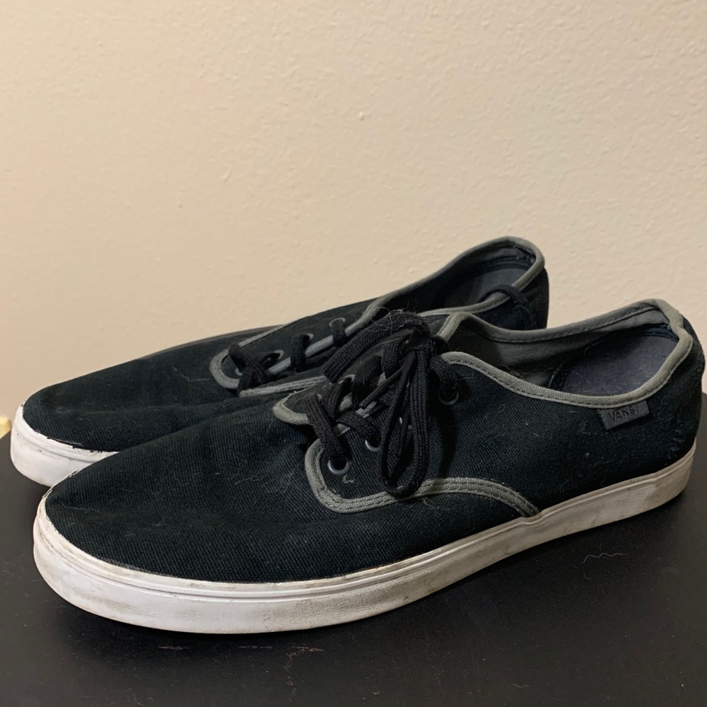 Men’s black Vans